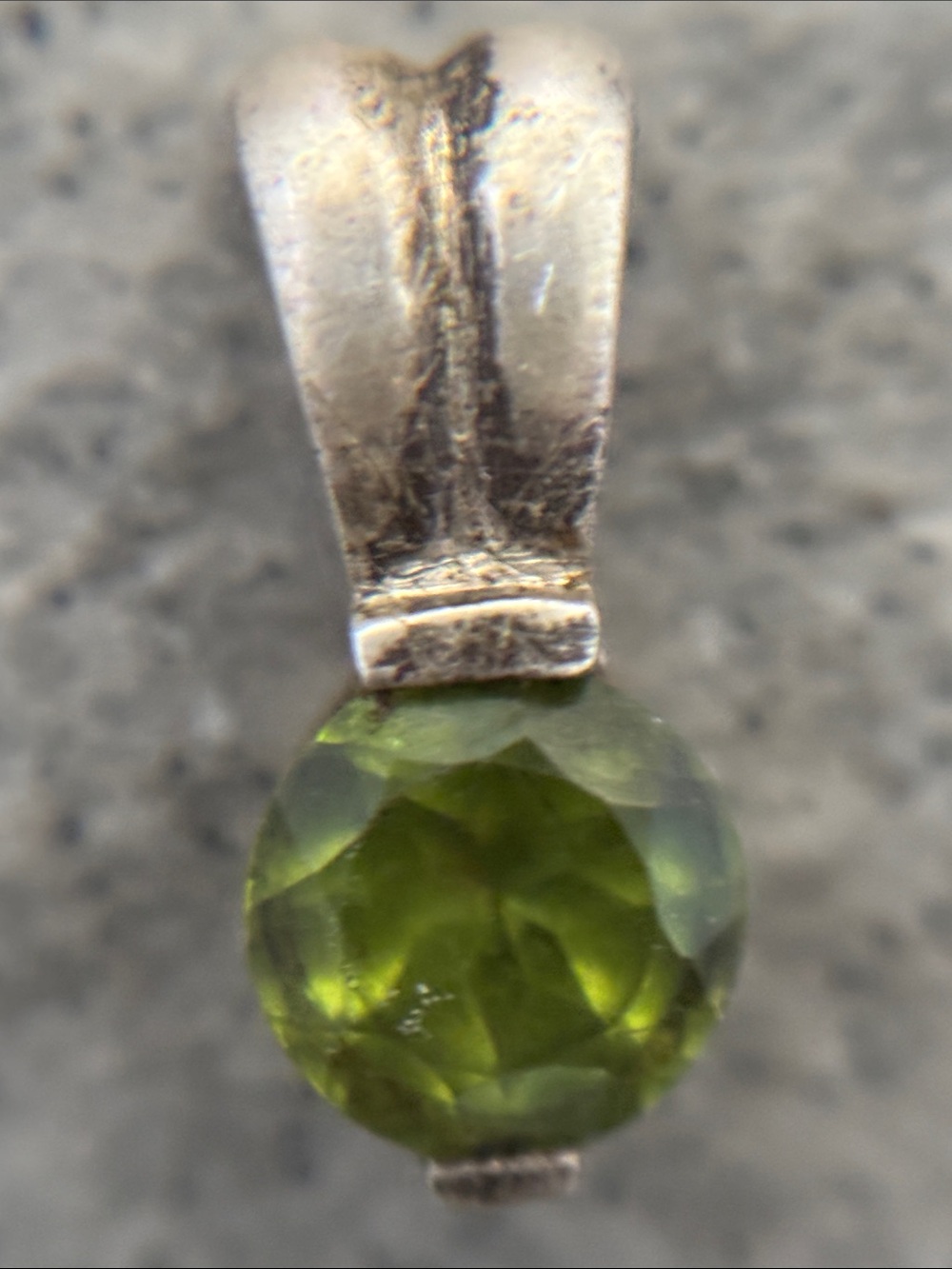 Fine Jewelry: .925 Sterling Silver Round Green Peridot Gemstone Pendant